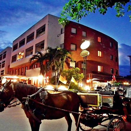 Pin Hotel Лампанг Экстерьер фото